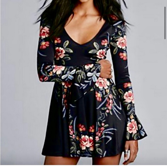 Free People Fit Flare Short Black Open Back Bell Sleeve Floral Dress Size S - Picture 9 of 13
